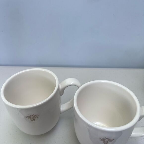 Vintage Pottery Barn BEE White China Tea Pot with mugs 8 oz - Picture 9 of 11